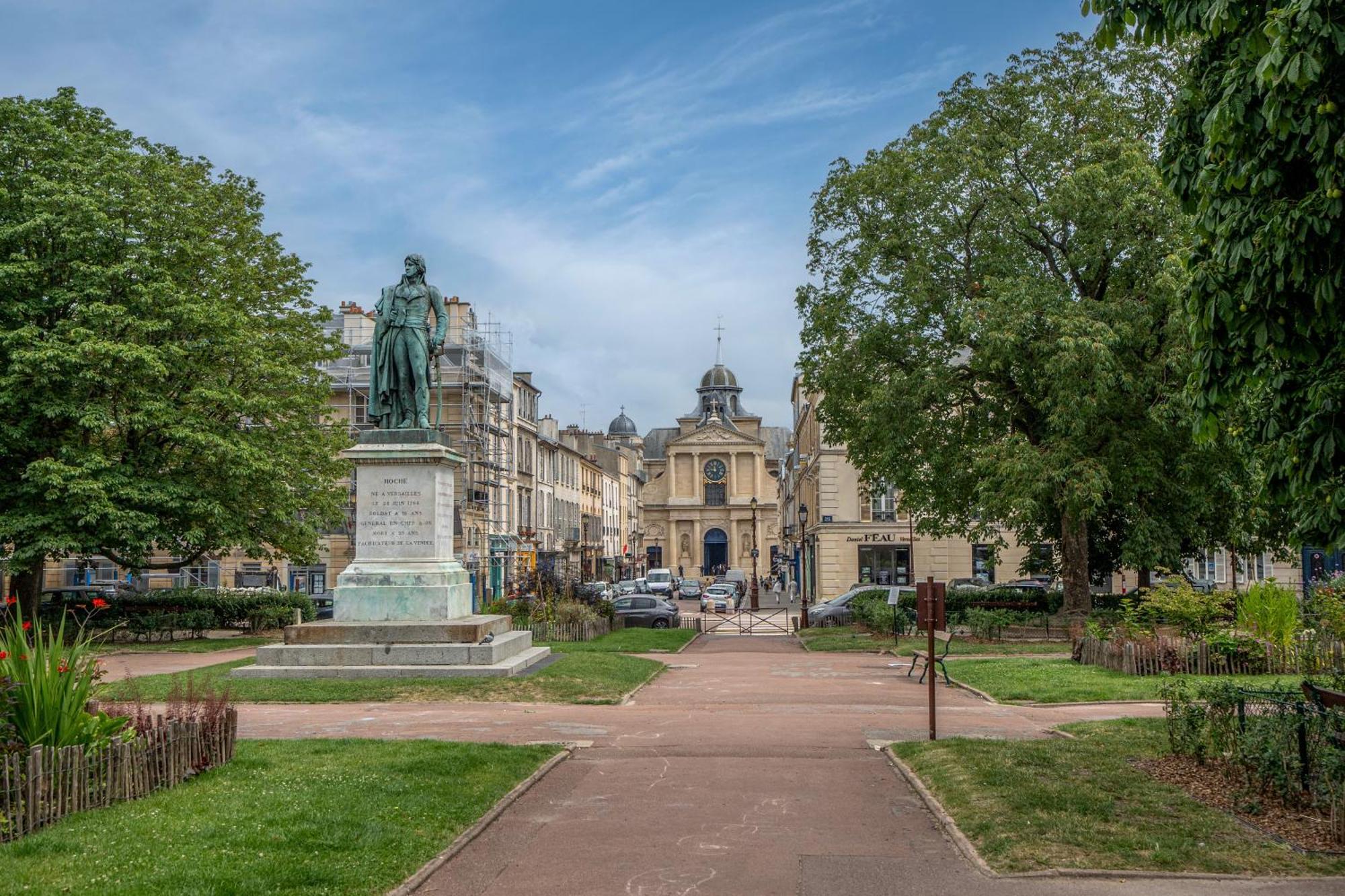 Le Versailles Soleil Classe 3 Etoiles Charme & Vue Chapelle Royale Versalhes Exterior foto